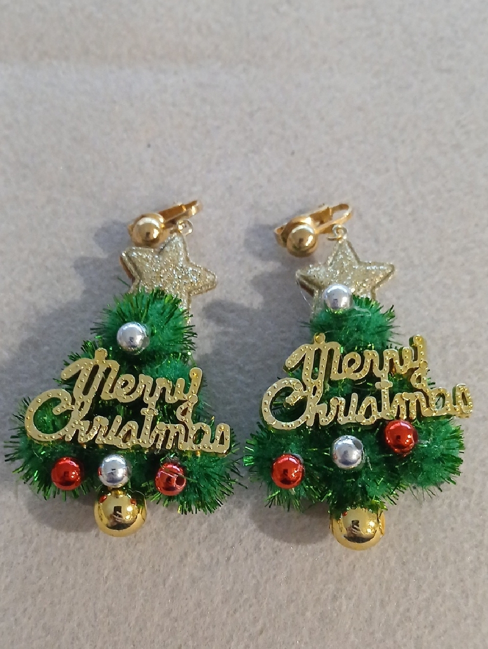 188- Gold And Green 'Merry Christmas' Green Tinsel Tree Clip-On Earrings